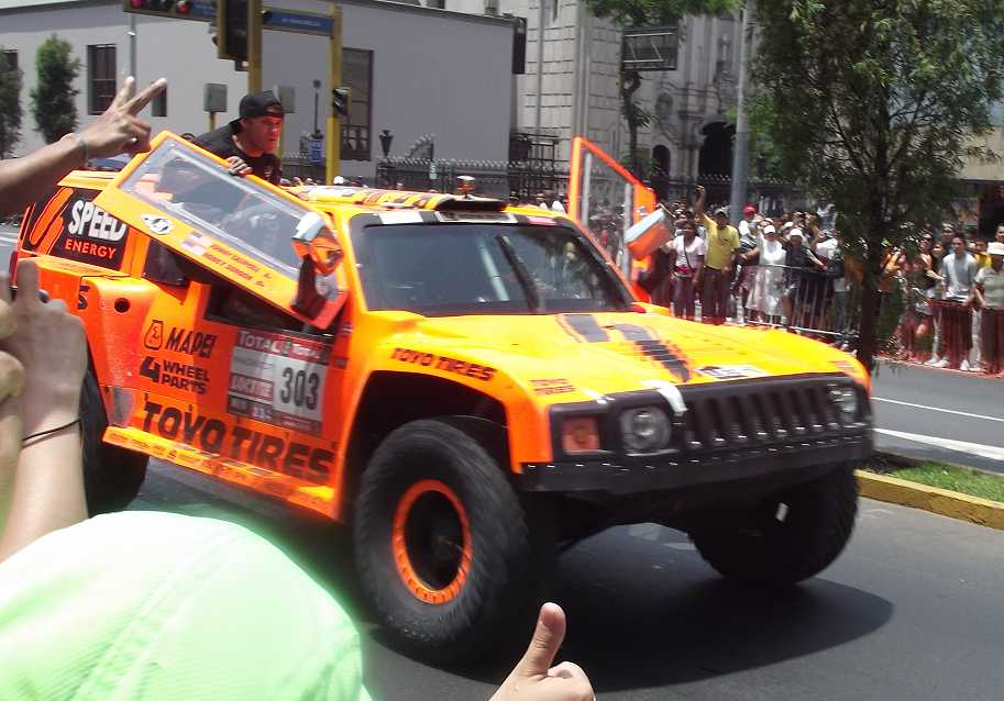 Der Hummer von Robby Gordon auf der Dakar in Lima _ Peru